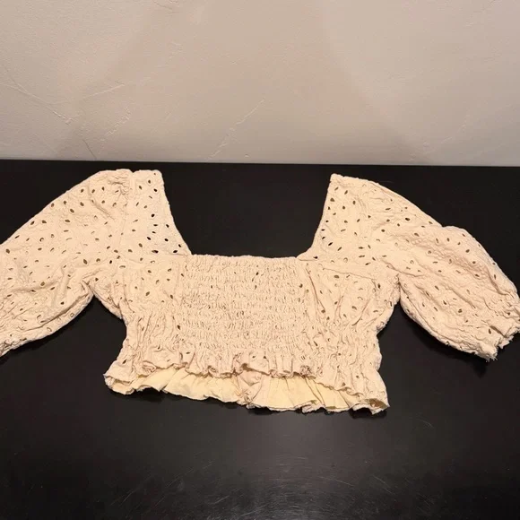 Urban Outfitters Cream Eyelet Puff-Sleeve Crop Top - Picture 4 of 4